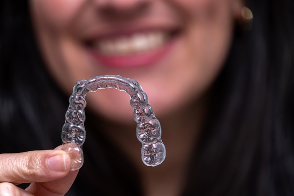 Clear Aligners Vs  Braces: Which Straightening Option Fits Your Lifestyle?